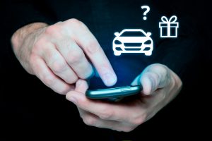 Будьте бдительны: мошенники снова рассылают SMS о выигрышах авто