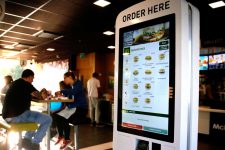 Рестораны McDonald’s в США переходят на киоски самообслуживания