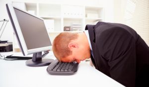 Не будем рисковать: банки отказывают украинцам в проведении операций