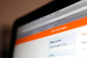 Одноклассники запускают денежные переводы в Украину