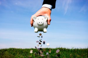 Снова Россия: откуда украинцы получают деньги