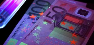 В ЕС арестовали преступную группу за продажу фальшивых евро