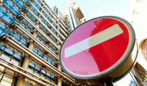 Банки закрыли более тысячи отделений за два года