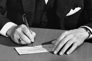 Дания официально отменила банковские чеки