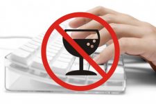 Первая безналичная страна ЕС запретит продавать алкоголь онлайн