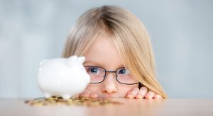 Сегодня начнут выплаты вкладчикам двух банков-банкротов