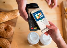 Одна из стран ЕС повышает лимит на бесконтактные платежи