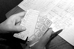 Карты Мир станут продуктовыми: в РФ кризис