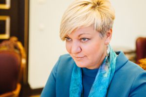 Стала известна зарплата Гонтаревой за январь