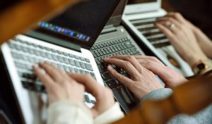 Банкоматы и мобильный банкинг: названы главные цели кибермошенников