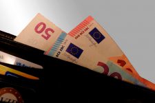 Европейцы упорно отказываются переходить на безналичные платежи — ЕЦБ