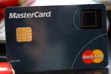 Mastercard тестирует карту со встроенным сканером отпечатка пальца
