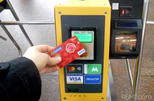 В Киевском метро наконец-то можно заплатить за проезд картой Visa