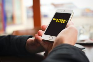 У Western Union и MoneyGram появятся собственные боты