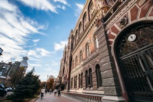 В НБУ хотят привязывать гривну не к доллару, а к евро