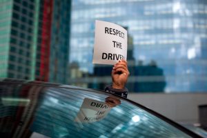 Uber выплатит своим водителям $45 млн компенсации