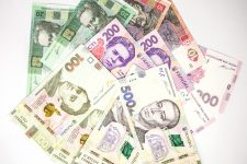 Украинцы стали нести больше денег в банки
