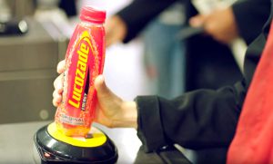 Пей и плати: в метро Лондона можно рассчитаться за проезд бутылкой