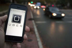 Uber снова поднимает тарифы
