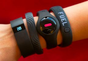 Какие компании производят самые популярные носимые устройства