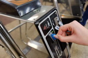 Стало известно, когда киевское метро полностью откажется от жетонов