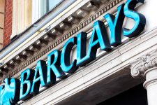 Крупнейший банк Великобритании сокращает количество своих отделений
