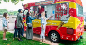 Лето продолжается: холодильники с мороженым станут бесконтактными