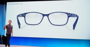 Facebook запатентует очки дополненной реальности