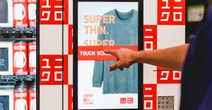 В аэропортах и торговых центрах появятся автоматы по продаже одежды