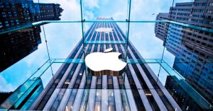 Акции Apple обвалились: компания потеряла десятки миллиардов капитализации