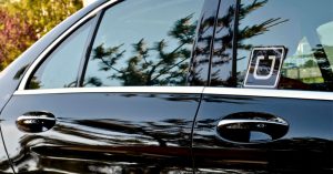 Uber второй раз за месяц повышает тарифы