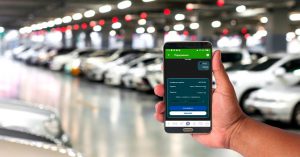 В Киеве заработала бесконтактная оплата парковки со смартфона