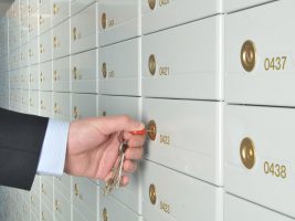 В столичном банке из ячеек украли иностранную валюту и золото