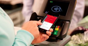 Крупный банк позволит снимать наличку в банкоматах с помощью смартфона