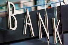 Еще один украинский банк намерен прекратить деятельность