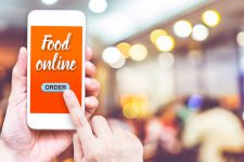 Украинцы все чаще заказывают еду онлайн