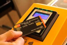 В киевском метро нельзя расплатиться картой из-за хакерской атаки