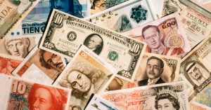 В НБУ разрешили выводить валюту за рубеж не только банкам