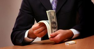 В Киеве за взяточничество будут судить топ-менеджера НБУ