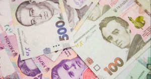 НБУ пытается остановить обесценивание гривны