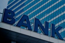 Еще два украинских банка прекратили деятельность