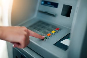 В киевских банкоматах госбанков закончились деньги