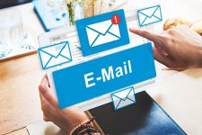 Кабмин хочет обязать всех предпринимателей завести официальный e-mail