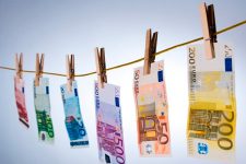По всей Европе массово арестовывают организаторов отмывания денег