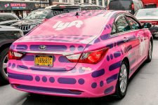 Пока Uber погряз в скандалах, Lyft утраивает доходы