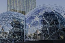 Стеклянные джунгли: Amazon открыл необычную штаб-квартиру (фото)