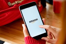 На Amazon приходится почти половина всех продаж в e-сommerce CША