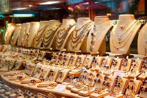 Чиновники хотят заставить ювелирные магазины докладывать о покупках украинцев