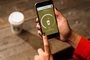 Starbucks перестанет принимать наличные в одном из кафе 