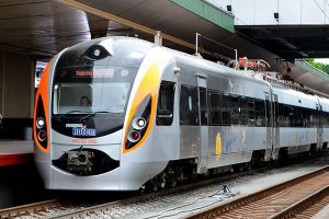 Укрзализныця ввела безналичный расчет за билеты на международные поезда